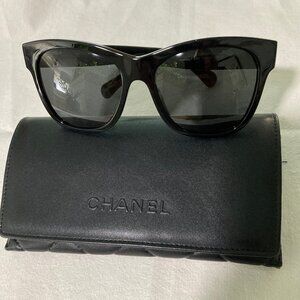 CHANEL Elegant Black Square Sunglasses Set